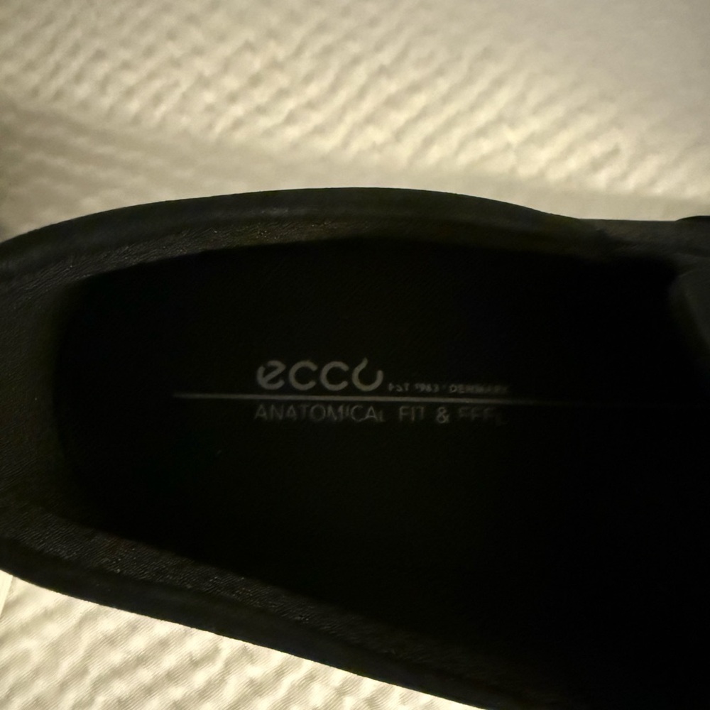 Ecco Women's Black leather Slip-On Sneakers - Picture 5 of 8